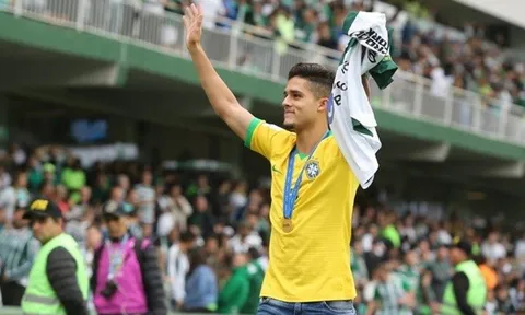 Man City quá nhanh, thâu tóm 'Alves đệ nhị' bằng hợp đồng 5 năm