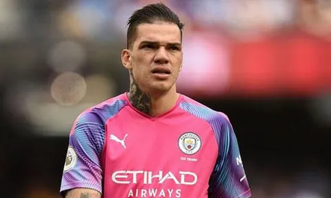 Húc đồng đội phải nhập viện, Ederson đăng 1 bức ảnh xóa tan mọi vấn đề