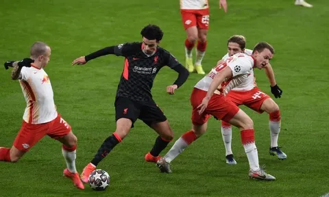 Màn trình diễn trái ngược của Upamecano và Kabak trong trận Leipzig 0-2 Liverpool