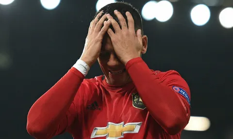 Man United không muốn bán Rojo vì... sợ