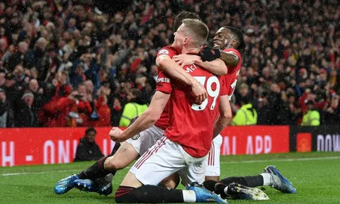 Man United quật ngã Man City: Còn hơn một chiến thắng!