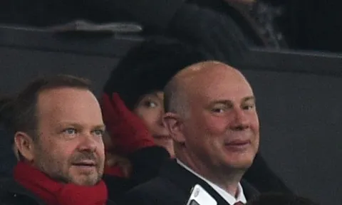 Ed Woodward triệu hồi 'cáo già CN', lật kèo Dortmund cuỗm ngọc quý trung tuyến