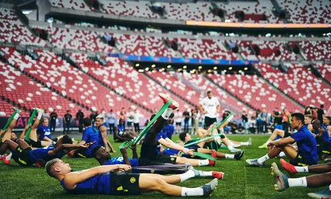 Man Utd căng sức tập luyện tại SVĐ đẹp như mơ