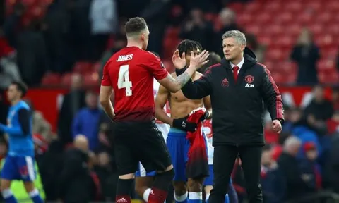 "Man Utd đừng mơ vô địch trong 2 mùa tới"