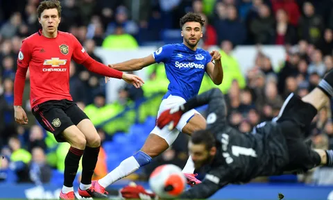 Hòa Everton, CĐV Man Utd điên tiết: "Thứ bóng đá tệ hại; Huấn luyện viên vô dụng"