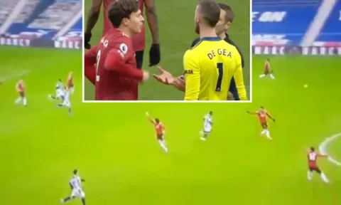 Cầu thủ Man United điên tiết với trọng tài chính
