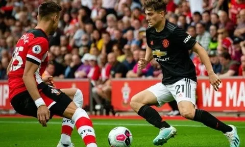 "Man Utd hẳn đang nghĩ: 'Chúa ơi, không thể tin chúng ta mua cậu ấy giá đó'"
