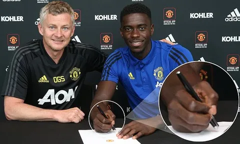 Man Utd ký bản HĐ mới, CĐV tuyên bố hài hước: "Cậu ta là ảo thuật gia"
