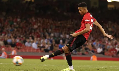 Man Utd mất 7 trụ cột, Solskjaer dùng đội hình nào đấu Leicester City?