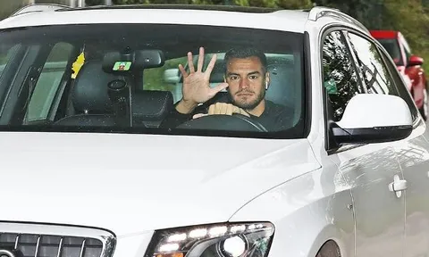 Man Utd tới Carrington, sẵn sàng chinh phục Europa League
