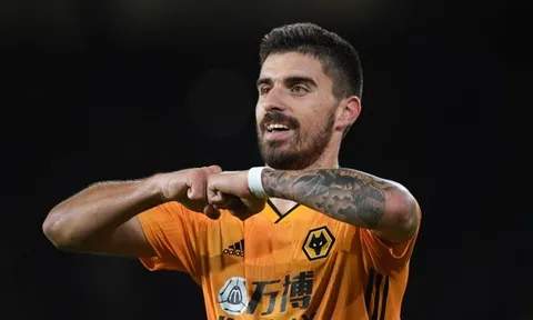 Man Utd trả giá đắt vì 'quên' kèm cái tên này