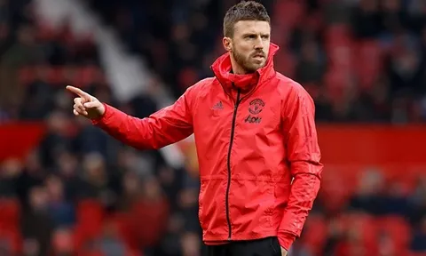 Fan Man Utd kêu gào: 'Mang anh ấy trở lại đi'
