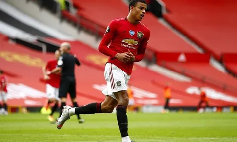 Liên tục được so sánh với Persie, 'ngọc quý' Man Utd đáp lời gay gắt