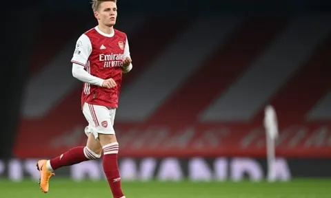Aubameyang nhấn chìm Benfica, Martin Odegaard như 'phát điên'