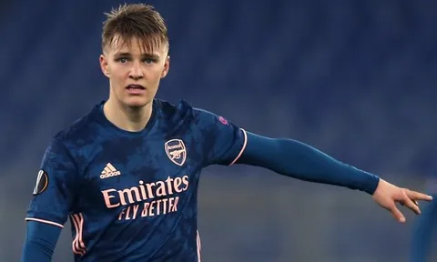 Lạc lõng ở Arsenal, Odegaard cần làm 1 chuyện cho Saka và Aubameyang