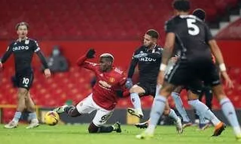 Martinez phản ứng ngắn gọn về tình huống Pogba kiếm penalty cho M.U
