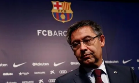 Mất 2 "siêu bom tấn" 300 triệu, Barca cũng lâm nguy trước Real!