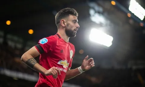 Mất suất đá chính, 'số 10 bị trảm' nói lời thật lòng về Bruno Fernandes