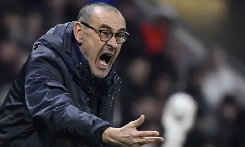 Thua Lyon, Sarri chỉ trích cầu thủ Juve 'chậm hiểu'