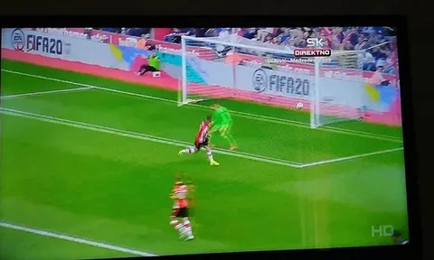 'Thủ thành Liverpool sẽ không muốn xem lại pha bóng đó'