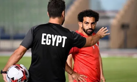"Messi Ai Cập" xỏ giày luyện tập, các "Pharaoh" sẵn sàng chinh phục CAN Cup