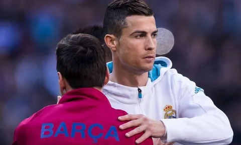 Messi lập kỷ lục, Barca không quên "cà khịa" Ronaldo