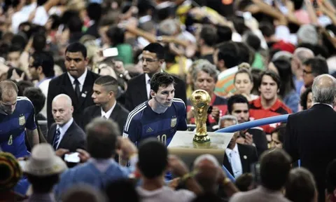 Nét mặt buồn rũ rượi của Messi và dàn sao sân cỏ khi vuột mất danh hiệu