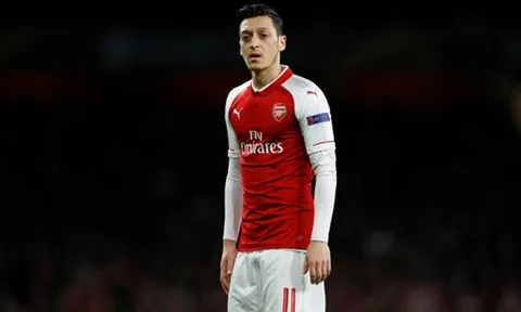 Campbell: "Ozil là tài năng đáng kinh ngạc nhưng không vĩ đại"
