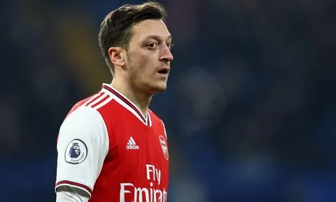 XONG! Sau Sokratis, đến lượt đại diện Ozil chốt tương lai thân chủ