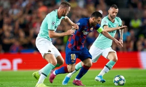 Miêu tả Messi bằng hai từ, Fabregas được fan Barca đáp trả ra sao?