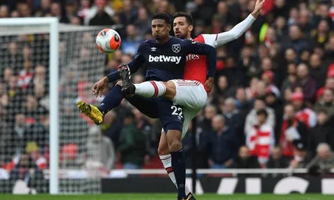 Arsenal thắng nhọc, tân binh làm Arteta 'bấn loạn' vì 4 tố chất hoàn hảo