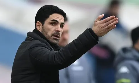 Mikel Arteta hành xử lạ thường trước quyết định của trọng tài