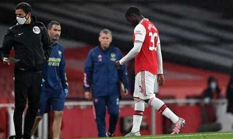 Arsenal 'hút chết', Arteta có tiết lộ thú vị về thẻ đỏ của học trò