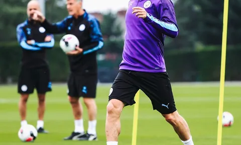 Đây, mặc ai hỗn loạn, Man City sẵn sàng chinh phục mùa giải mới