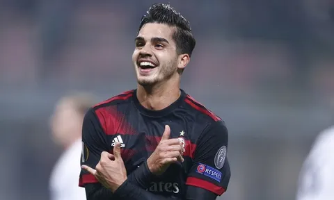 Mới có 2 tân binh, AC Milan đã mạnh tay “trảm” 6 cái tên