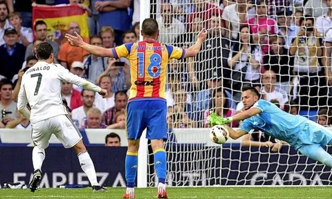 10 thủ môn bắt penalty hay nhất thế kỷ 21: Neuer thứ 4, Buffon thứ 2
