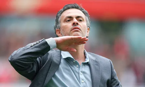 Mourinho: "Cậu ta may mắn có được hợp đồng từ Man Utd"
