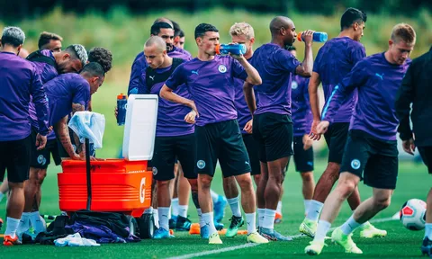 Mourinho đã đúng! Choáng với dàn "tinh binh" của Man City trên sân tập