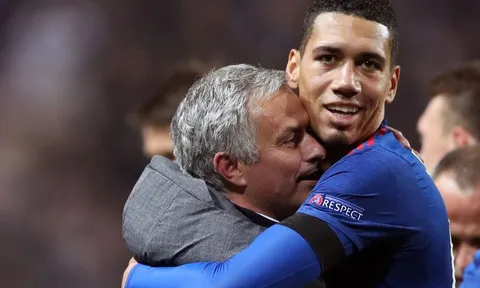 Mourinho ra tay, 'giải cứu' trò cũ khỏi Manchester United