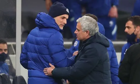 Mourinho nói gì với trọng tài sau trận thua của Tottenham?
