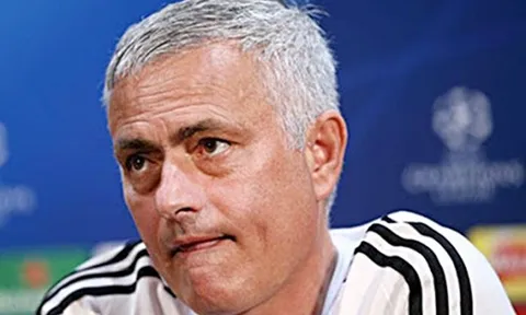 Mourinho: "Quên đi, không thể chặn cậu ta khi đua tốc độ"