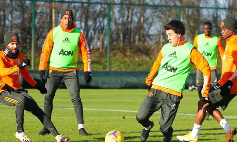 Tân binh rạng rỡ trên sân tập, tinh thần của Man Utd lên rất cao