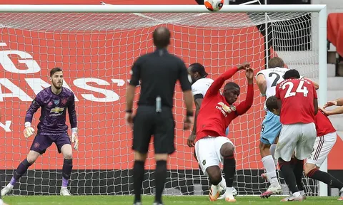 MU đấu Leicester: Hai bộ mặt của Pogba
