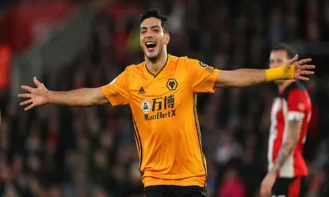 "Mục tiêu của Man United và Juventus có giá 100 triệu bảng"