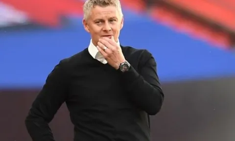 Thay Wan-Bissaka, Man Utd đón tin không vui từ sao Championship