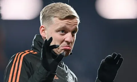 Muốn tồn tại ở Man Utd, Van de Beek hãy noi gương 'vua chia bài'
