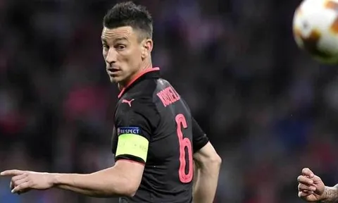 Nacho Monreal kêu gọi CĐV Arsenal dành sự tôn trọng cho Laurent Koscielny