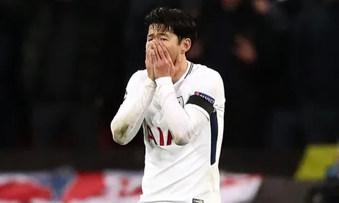 CHOÁNG! 'Nạn nhân của Son Heung-min' tái xuất quá dũng mãnh, húc Aubameyang văng cả mét