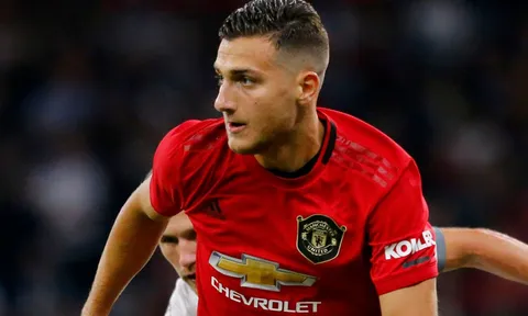 "Nạn nhân" của Wan-Bissaka bất ngờ rời Manchester tới Trung Quốc