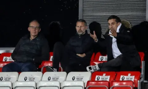 Neville: "Europa League đang chờ đón họ"